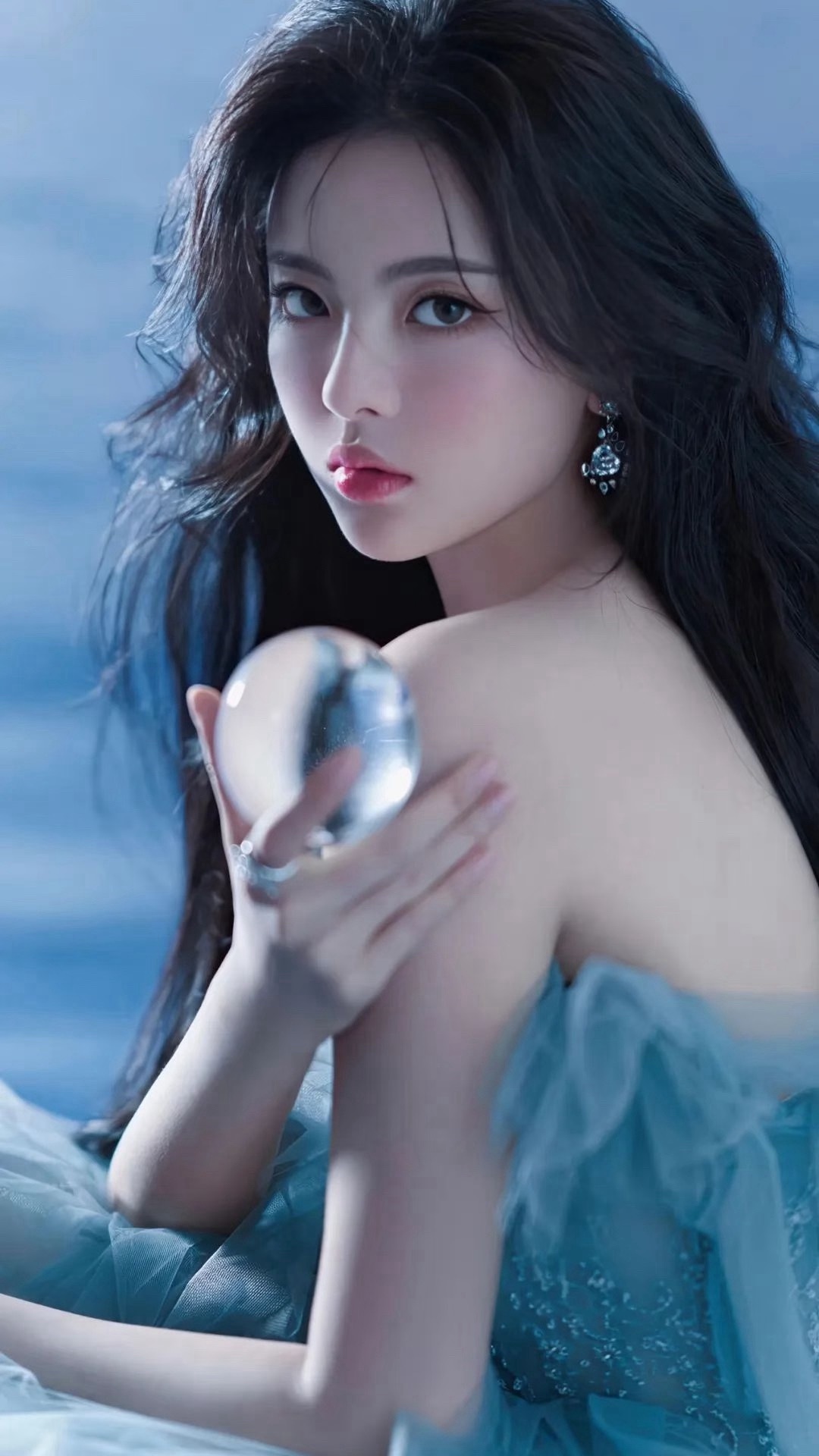 杨超越给王俊凯演唱会送花篮杨超越给王俊凯送花篮超越真的好温柔低调，默默送花篮给王