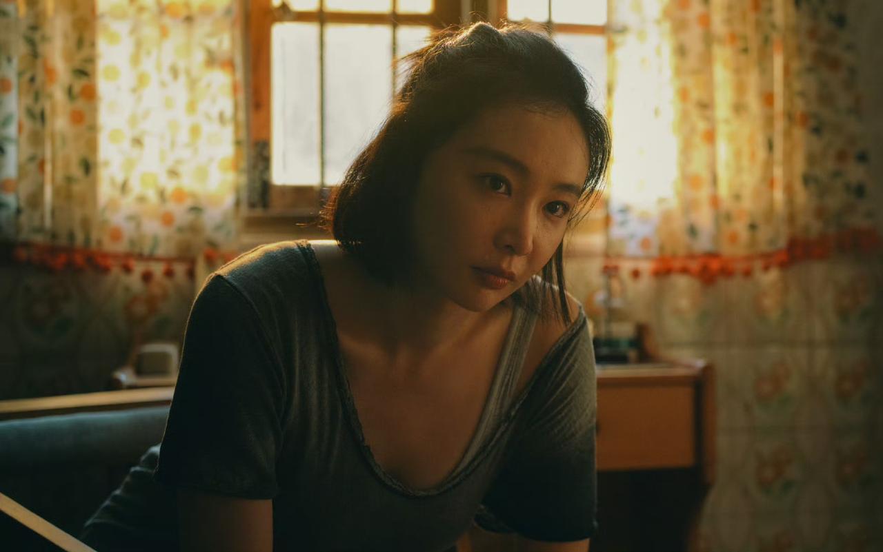 姐妹们，你们觉得高叶的这个发型怎么样？适合中年女人吗？

个人觉得挺好看的，时尚