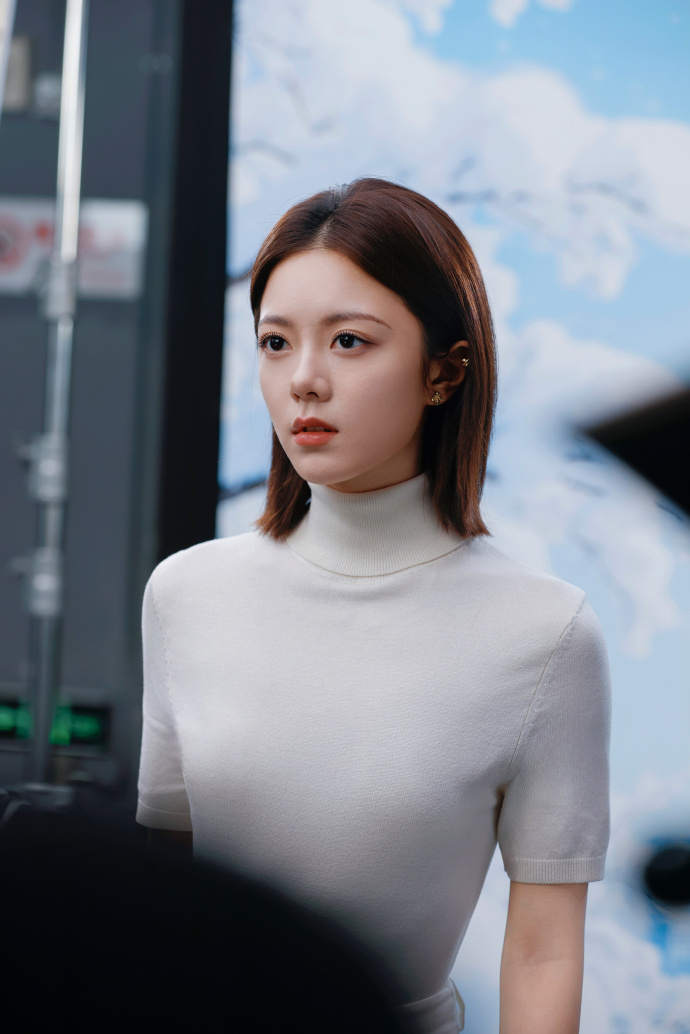 赵今麦好干练的造型好干练的赵今麦赵今麦这身夏日总裁风，又清爽又有气场，爱了爱了 