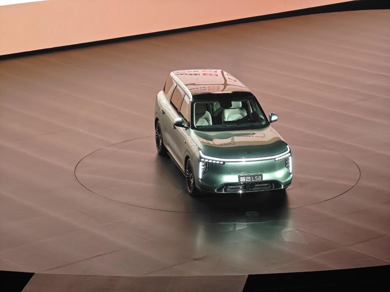 [奸笑][奸笑]如果说去年是“9系”旗舰大六座集中亮相的一年，那么今年各大厂商的