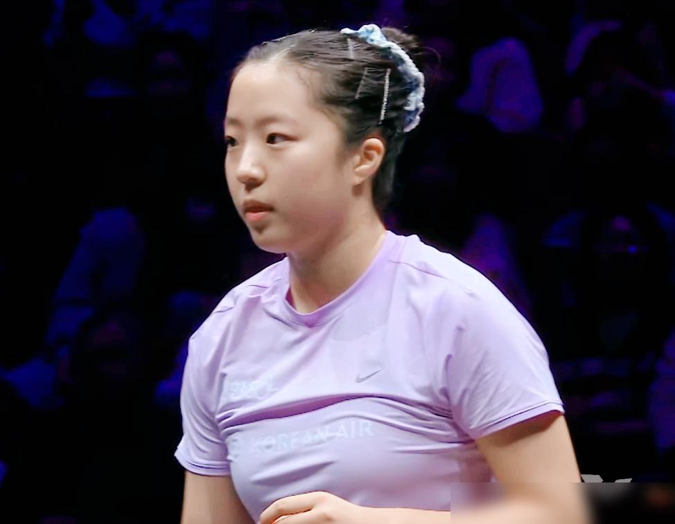 领先三局，王艺迪突然断电！眼看要被3比4惊天逆转，她手都开始抖，人是真慌了。
 