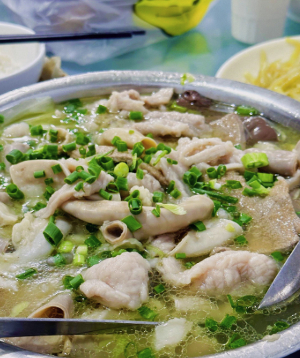 2026年第一个闯大祸的人出现了女子网上求助杀年猪上千网友来帮忙求助网友按年猪走