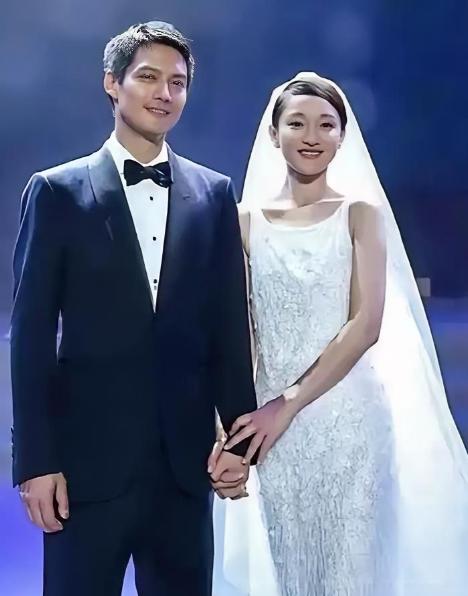 2014年，周迅跟高圣远闪婚，婚后不久，高圣远就问周迅借300万开公司，没想到周