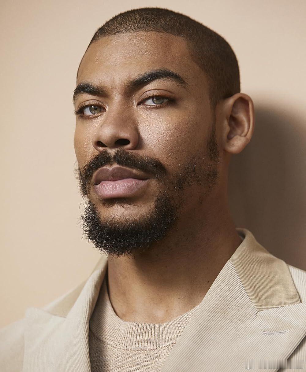 【《绿灯侠》剧集选定双男主】亚伦·皮埃尔(《氪星》)确认加盟《绿箭侠》剧集，饰演