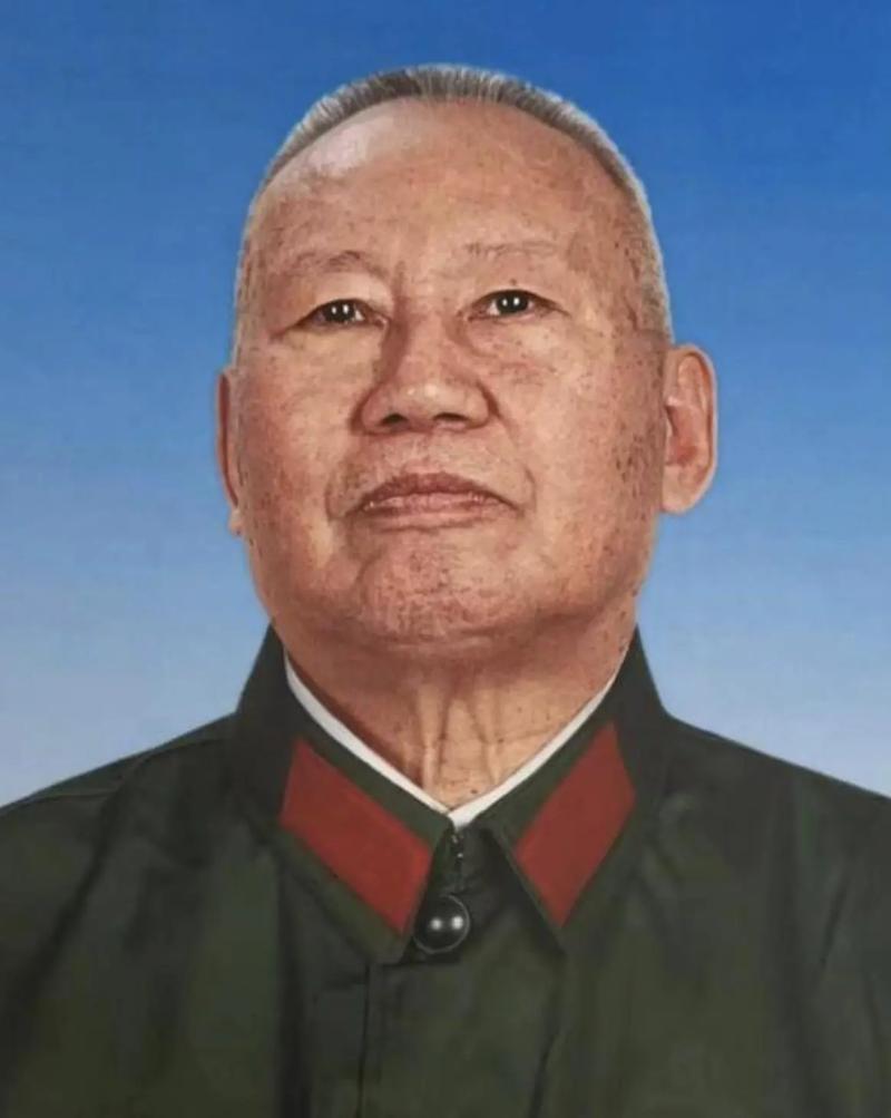 1978年，原空军副司令张积慧被撤职，被关了两年后，转业的他，到成都420厂当副