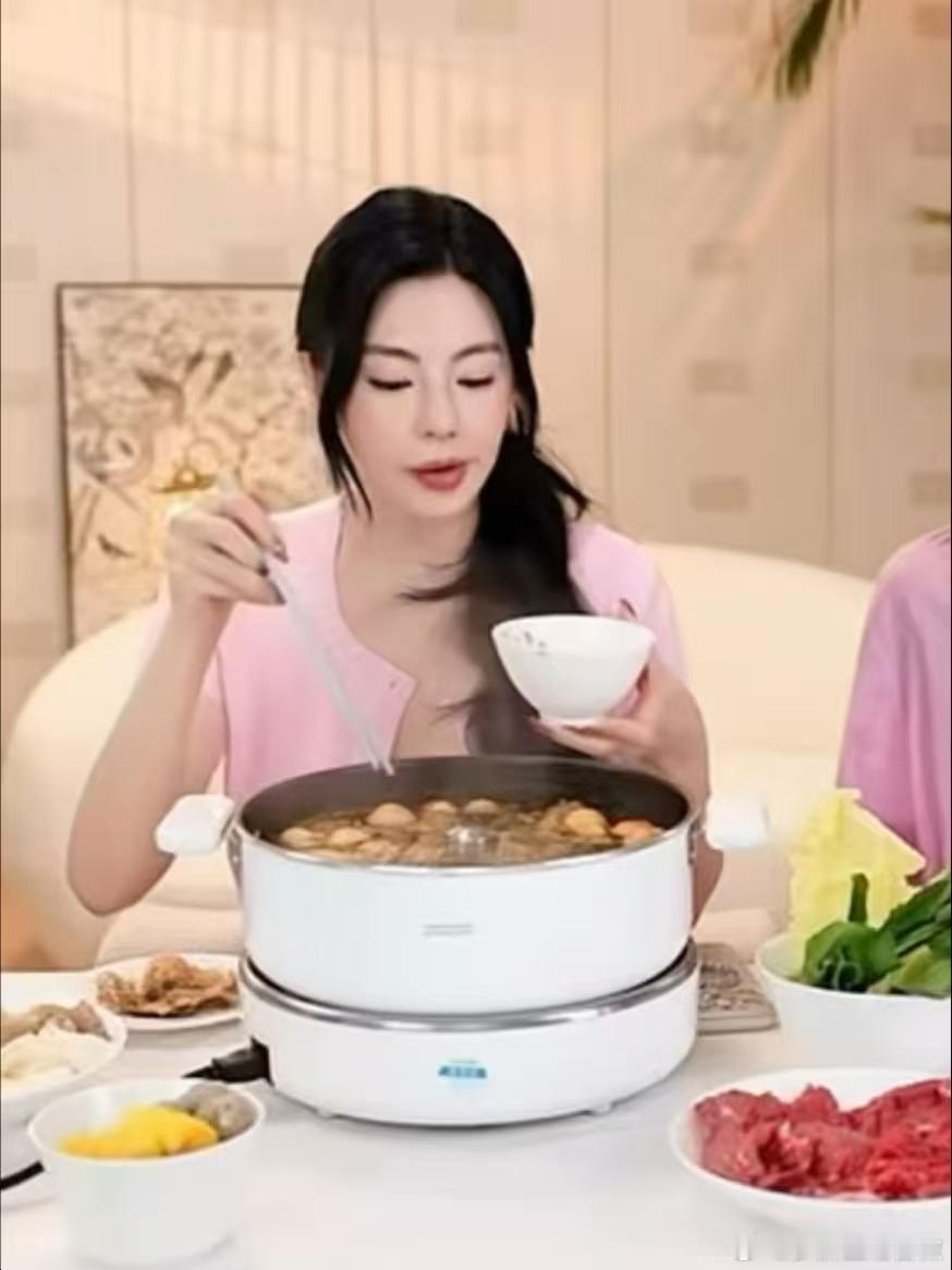 张雨绮什么时候拍鱼头汤舞张雨绮终于煲上鱼头汤了 美人鱼的dna都让我动起来了，张