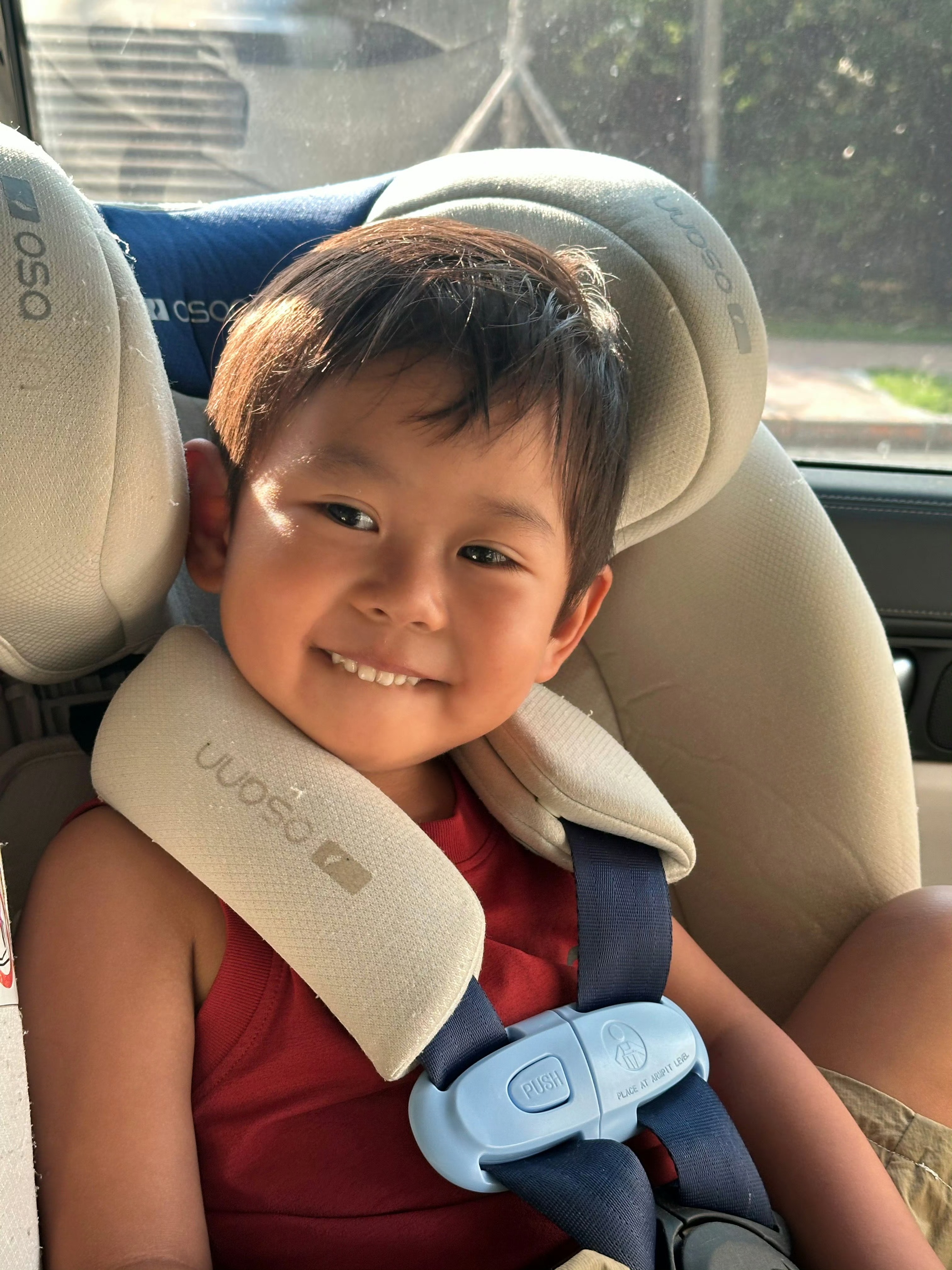 我怀疑世上不存在三岁的白皮小孩了，每个人都来跟我说我家也是黑皮，我们跟年糕差不多