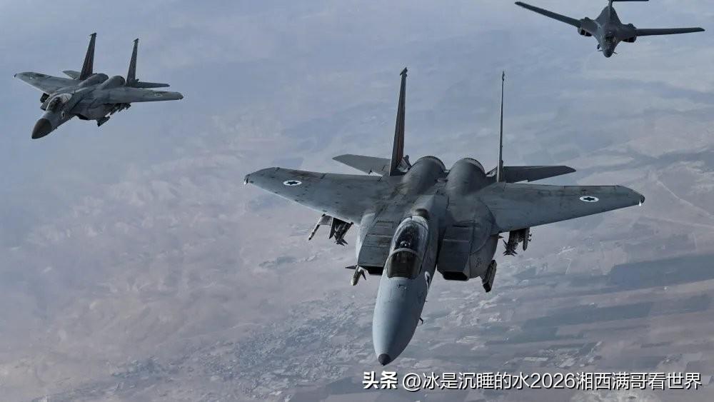 分享一张以色列空军F-15I“鹰”式重型战斗机给美帝空军B-1B“龙骑兵”超音速