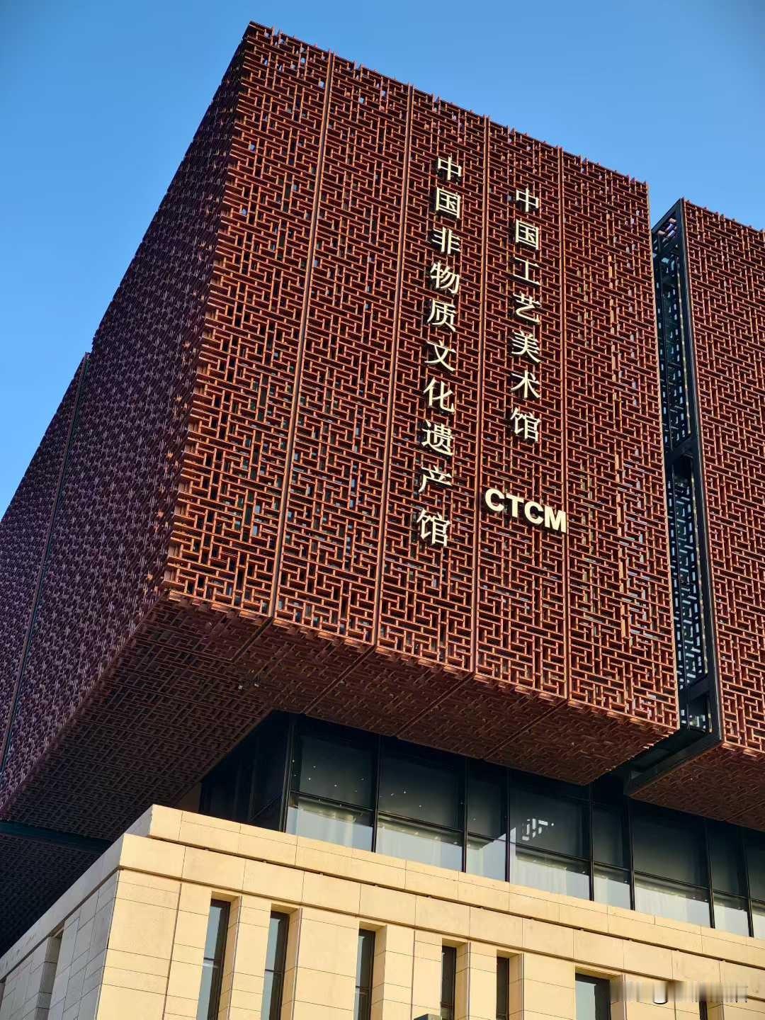 中国工艺美术最高殿堂，件件都是精品。
图文：成都市摄影艺术家协会    曹铁
分