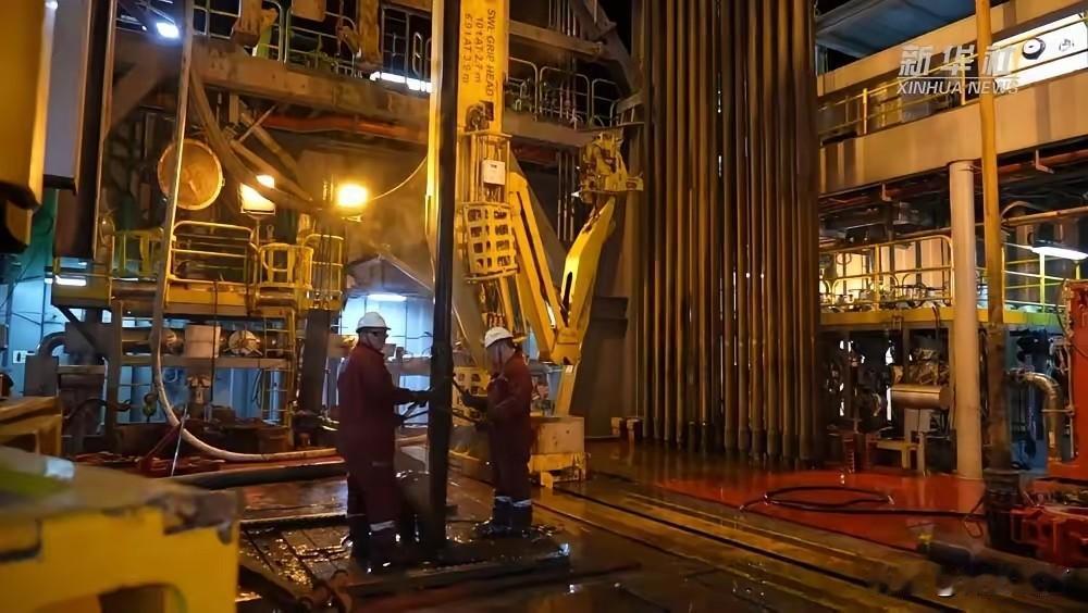 中国突然甩出王炸：一口气挖出13个亿吨级大油田，外媒彻底破防

​4月29日，自