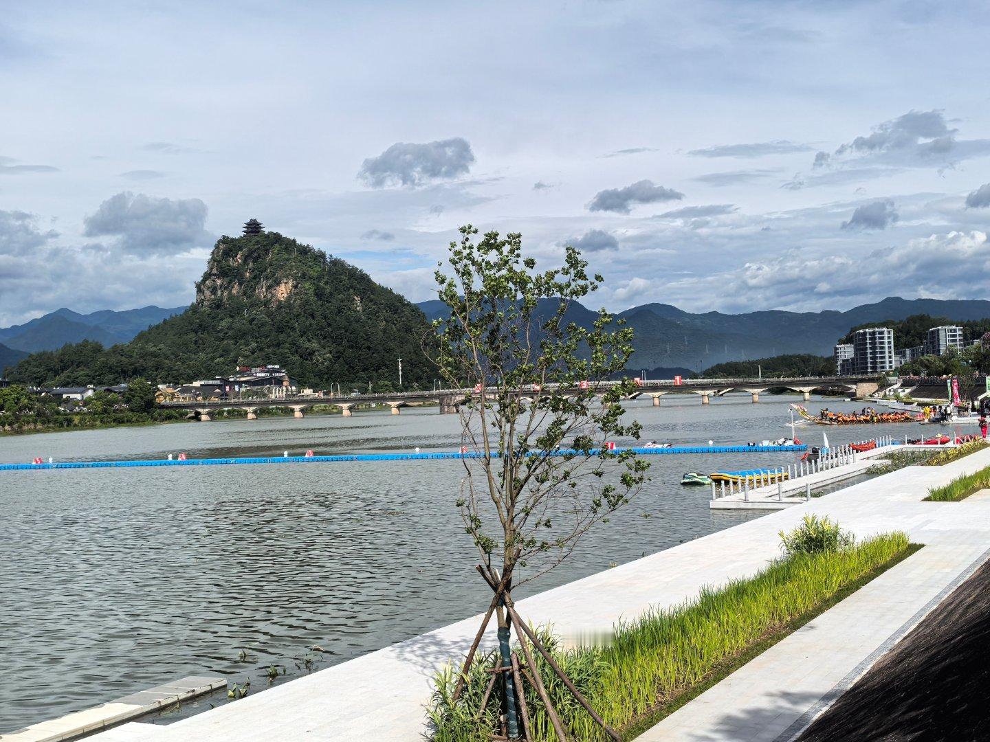丽水松阳端午龙舟逐浪竞风流听，是《龙腾端午》的鼓点，撞碎了松阳的晨雾。🥁十三年