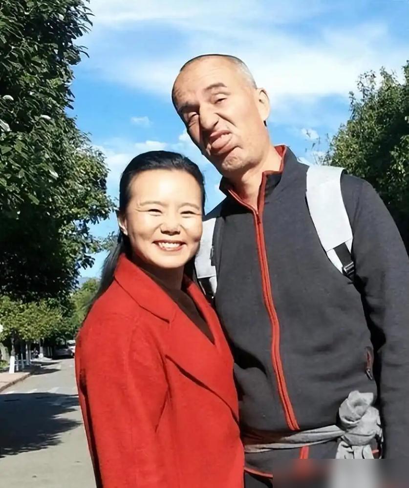 近日，龚琳娜接受李静采访时被问，“你为什么非要办一个离婚Party呢。

她后来