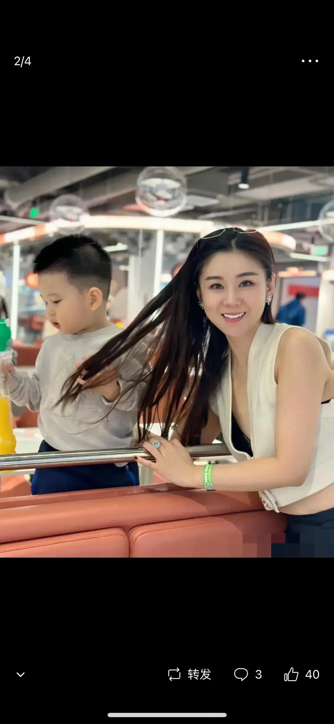 王雷和李小萌的儿子，看了无数遍，还是觉得跟妈妈长的最像，
