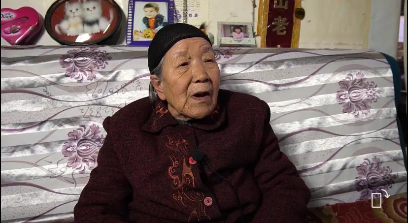 【真爱无形，大爱无声】
不以善小而不为，生活中我们总觉着行善就要行大善，但却忘记
