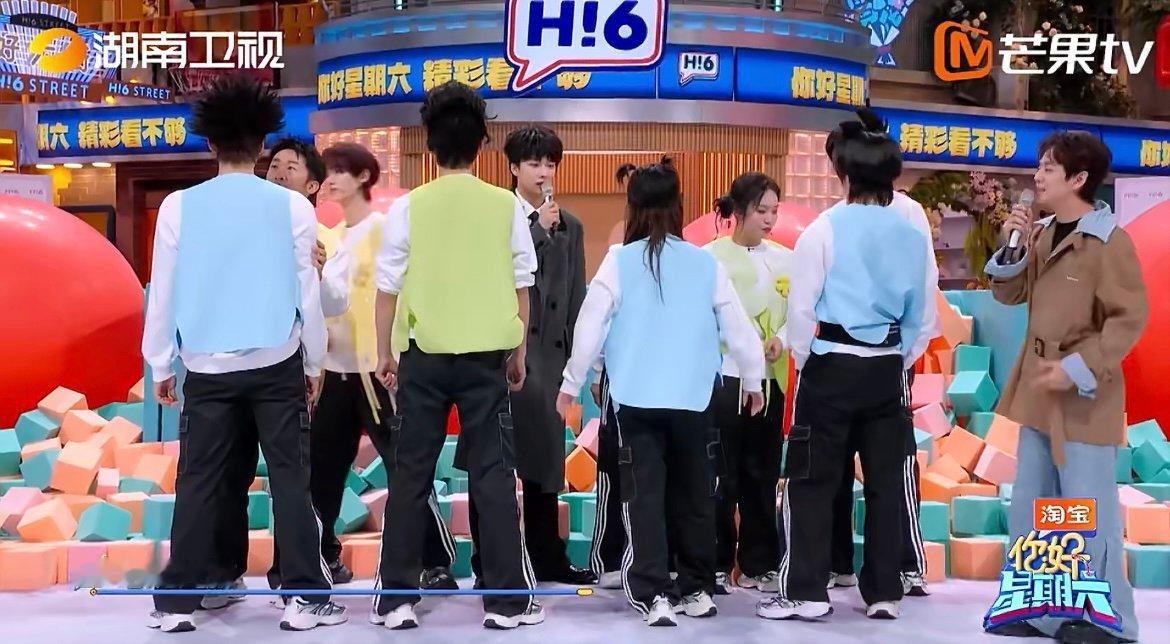 好六限定年末妆造 哈妮克孜、马伯骞、颜安、张颜齐的年末限定妆造太有梗了！可爱风甜