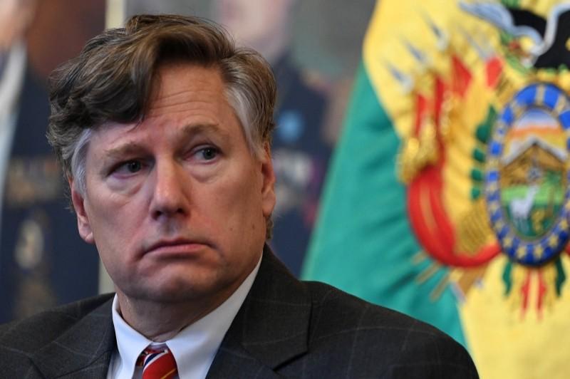 美国副助理国务卿当众放出狠话 ，对着镜头公开警告，谁要是敢拦截运往台岛的军火 船