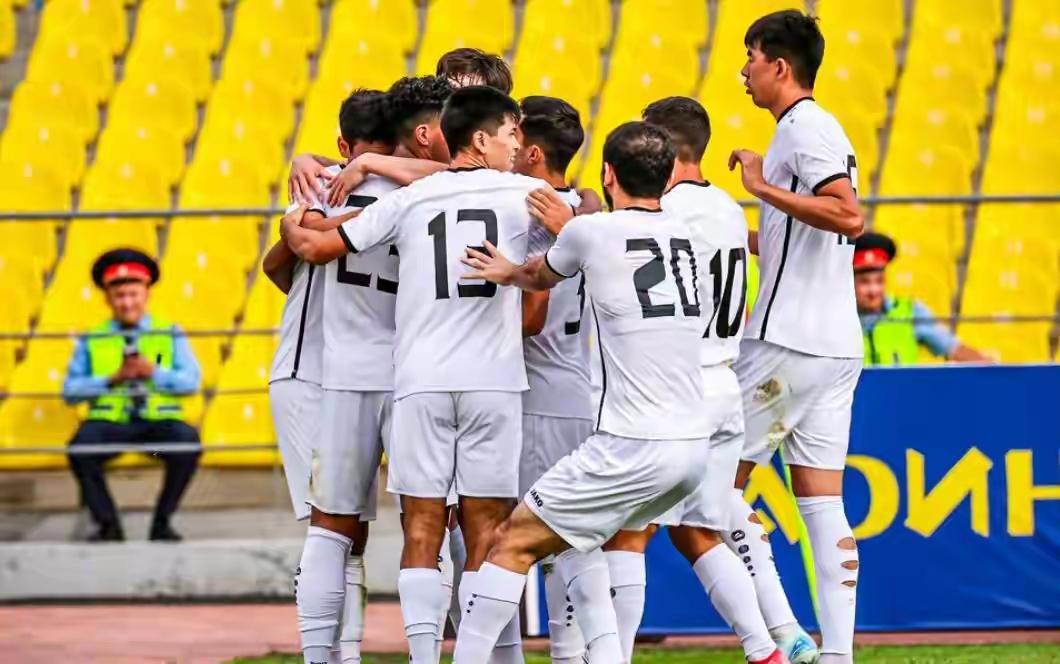 乌兹别克斯坦U23队3比2险胜黎巴嫩U23队，卡塔尔U23队0比2不敌阿联酋U2