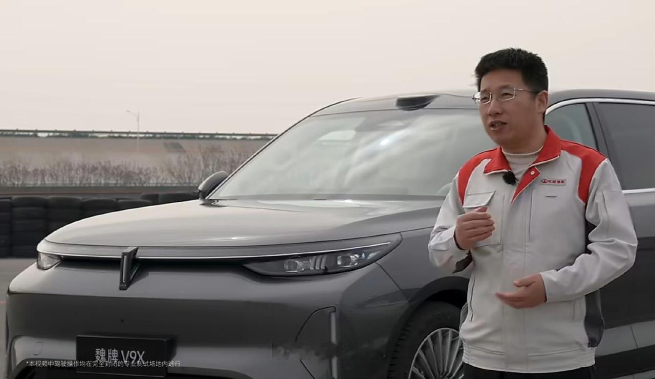 同样是百万级豪华旗舰SUV，友商还在玩1.5T增程，魏牌V9X的超级hi4直接把