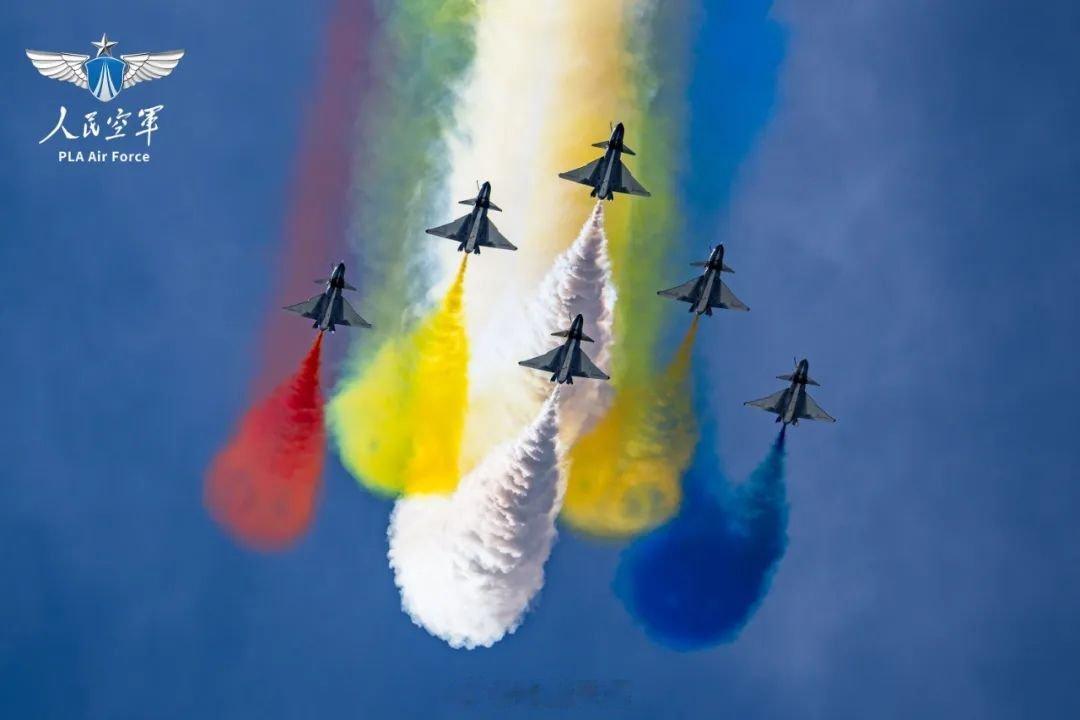 #2023年空军航空开放活动来了#在组织“八一”“红鹰”“天之翼”飞行表演队，以