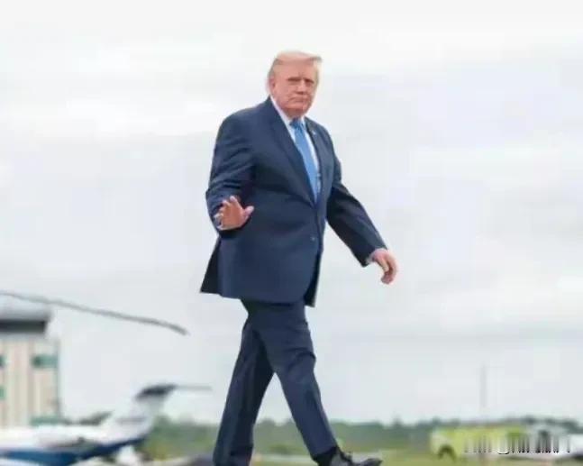 美国的国债已突破四十万亿大关。
美国会停止借贷吗？
不会！
只要美元坚挺，靠借贷