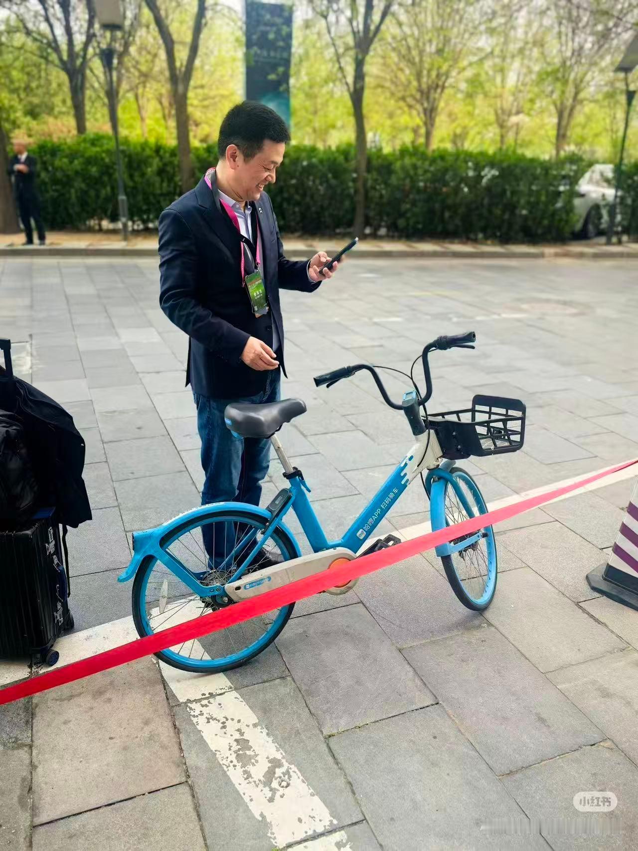 网友：李斌还能扫共享单车，说明征信没问题，进而说明蔚来的亏损、债务也无需过度担忧