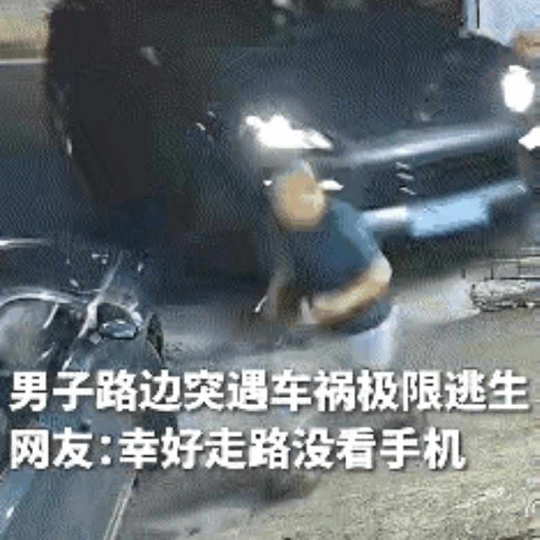事发广东，凌晨0点50分。一辆白色奥迪违规掉头，直接把正常直行的保时捷逼得失控，