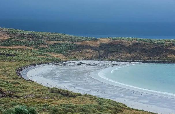 一场关于海岛油田的风波让阿根廷再度拍案而起，当地时间12月11日阿根廷外交部火速