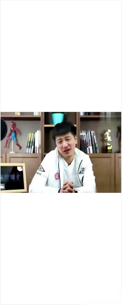 张雪峰直播间，一男生连线刚报出“西交利物浦大学”几个字，话就卡住了。

张雪峰这