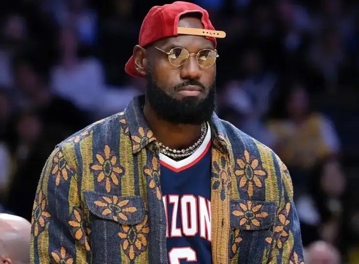 詹姆斯最让人佩服的是什么?
最令人钦佩詹姆斯之处，当属他极致的自律。二十余载如一