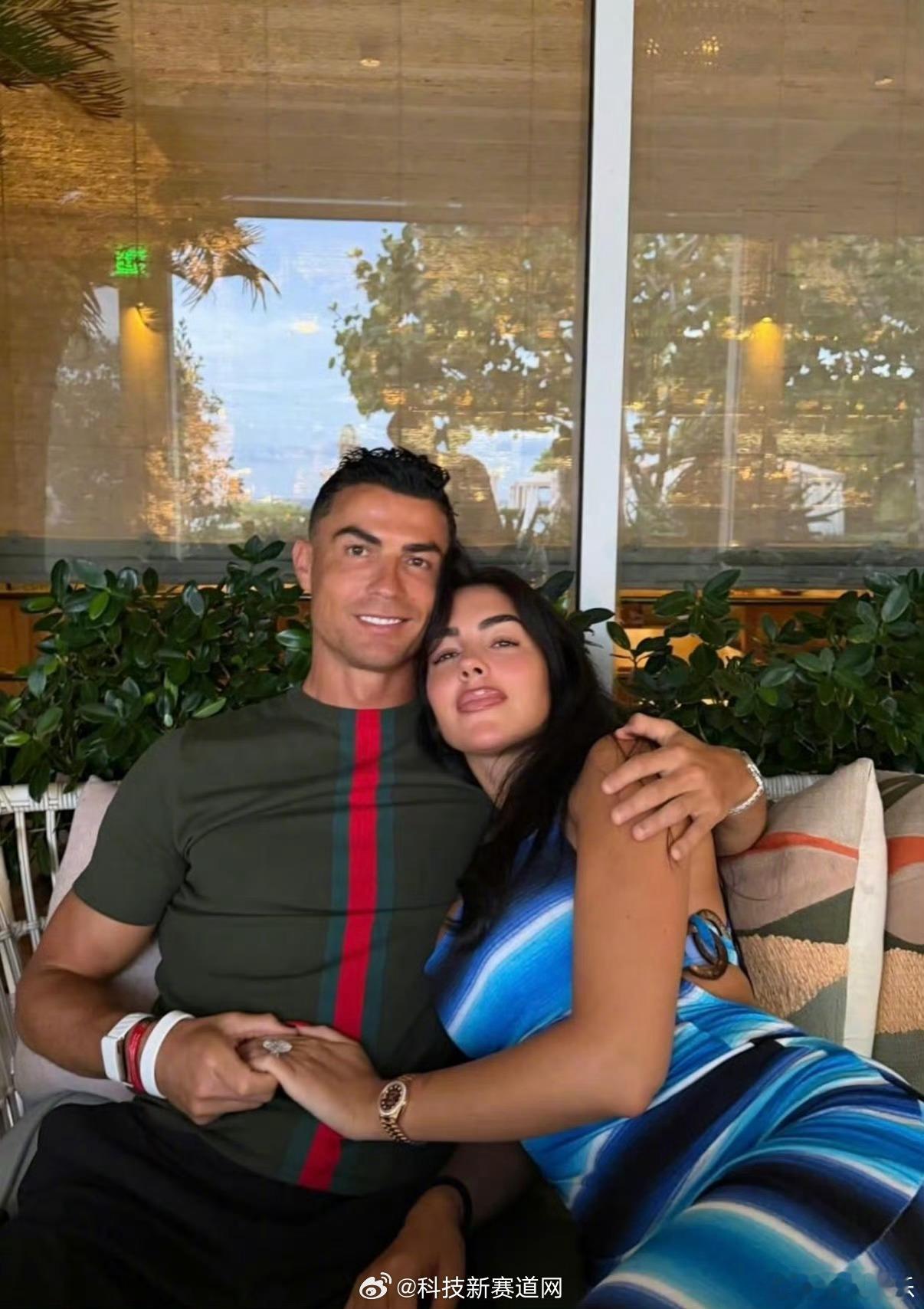 祝福C罗宣布结婚c罗已举行婚礼