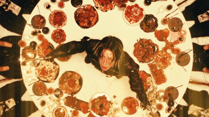 小鬼把mv拍成了科幻电影小鬼新歌mv夯爆了裹多层衣物拍摄、每日仅睡两小时，诚意满