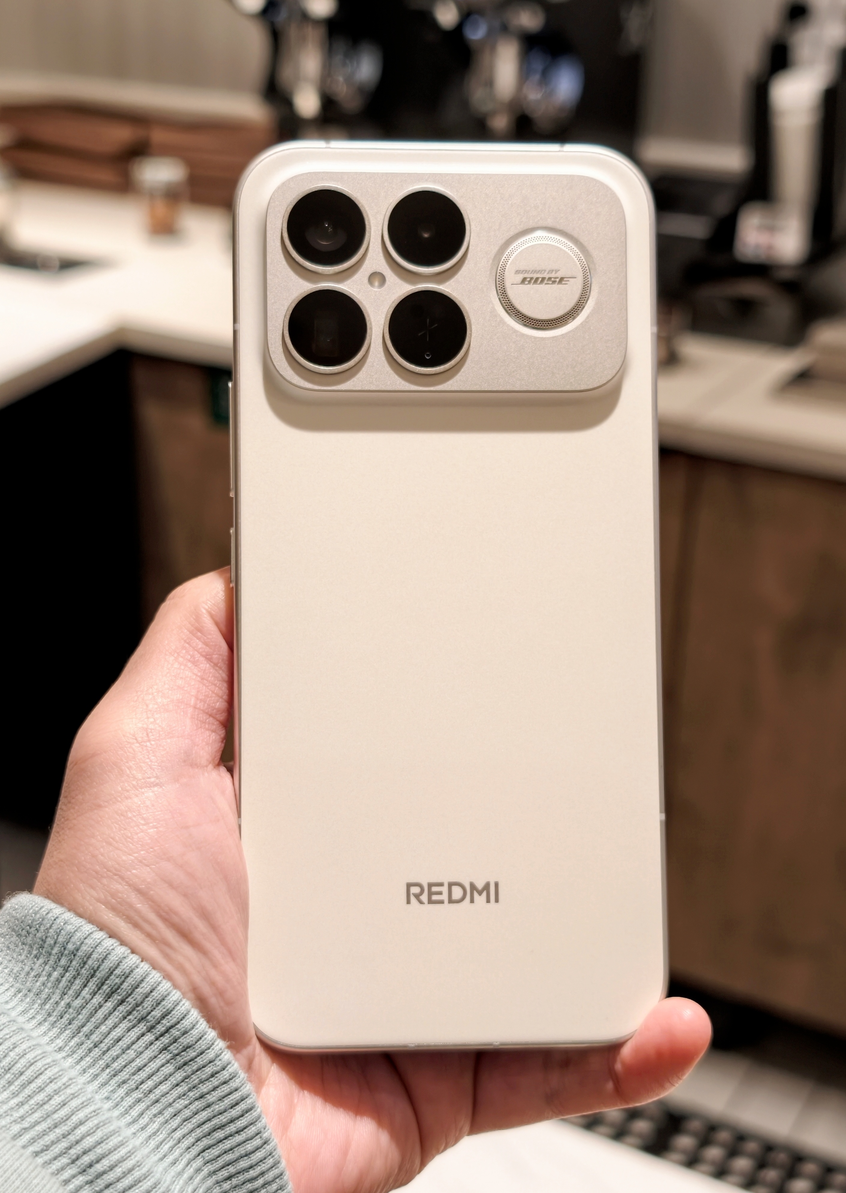 小米立即终止与相关KOL合作 如果投放给米黑，这确实不地道，还好看了米粉的反应，