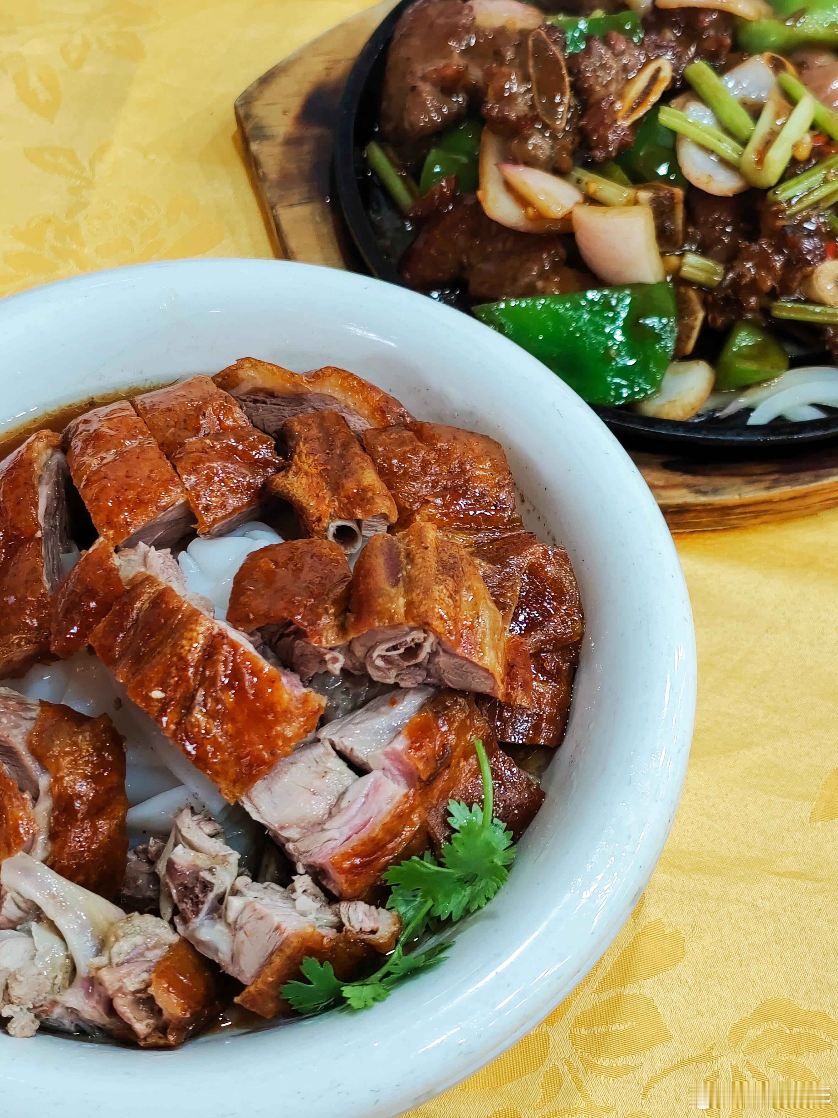 我的轻食日记关晓彤夏日低脂彩椒碗 今天中午，我带爸妈出去吃大餐[哇][赞]吃大约