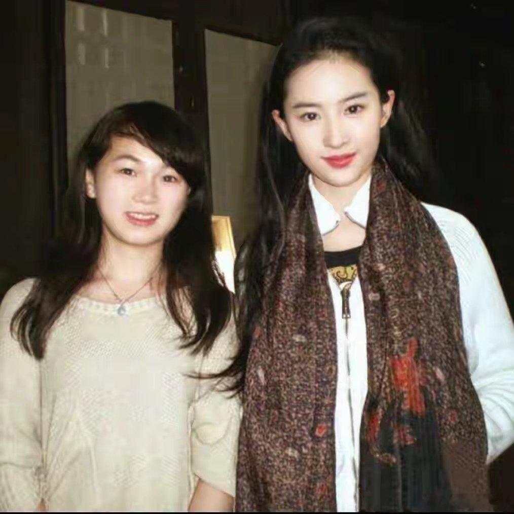 人怎么能好看成这样？全世界和路人合照最好看的明星 