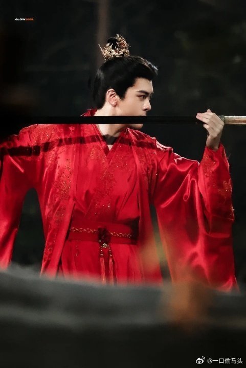 曾舜晞月鳞绮纪定妆造型曾舜晞这段打戏给我看爽了曾舜晞打戏真的杀疯了！佛珠一闪长枪