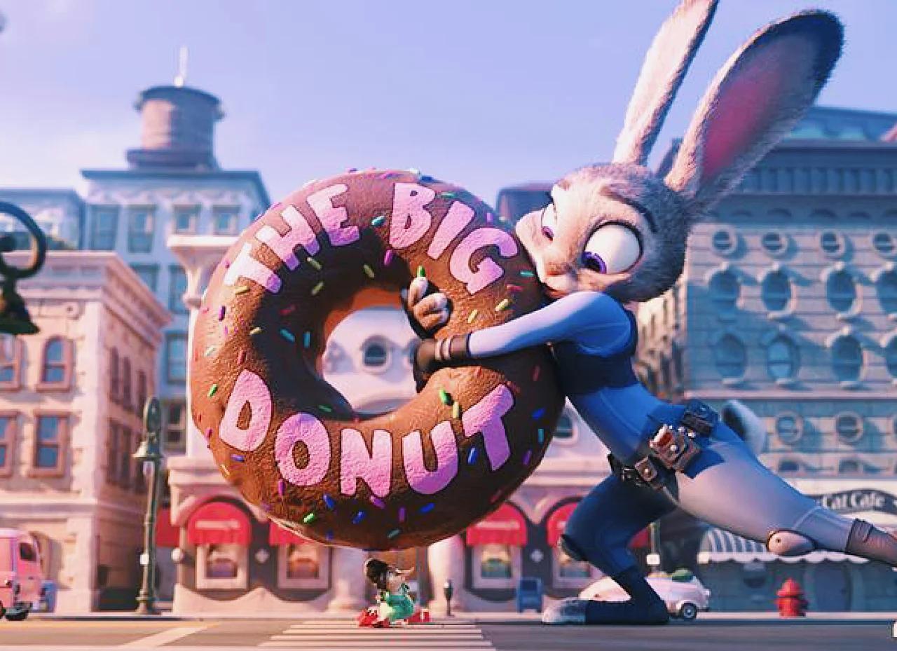 【疯狂动物城2年度票房第二】
电影票，只是小头；无限二次元，才能大赚。
据灯塔专