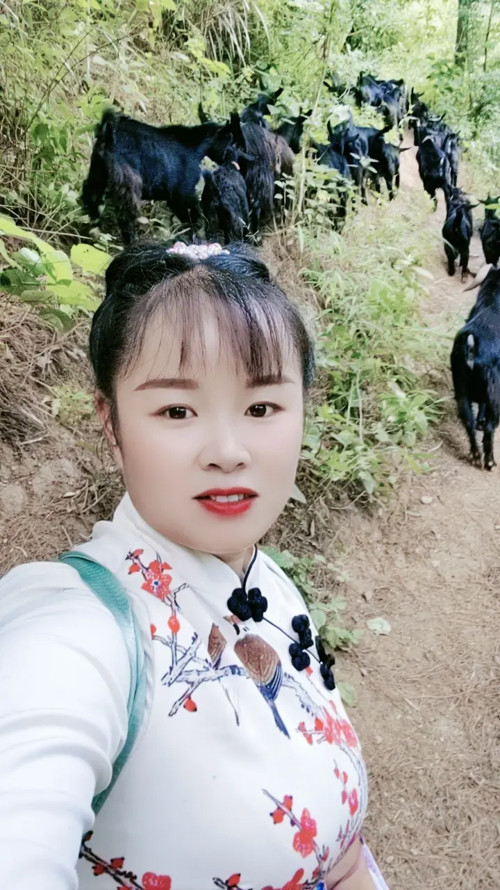 什么情什么爱都是扯淡，最大的依靠就是自己