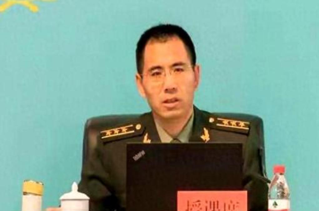 1979年，2个月大的弃婴被46岁光棍领养，省吃俭用把他抚养长大。不料，40年后