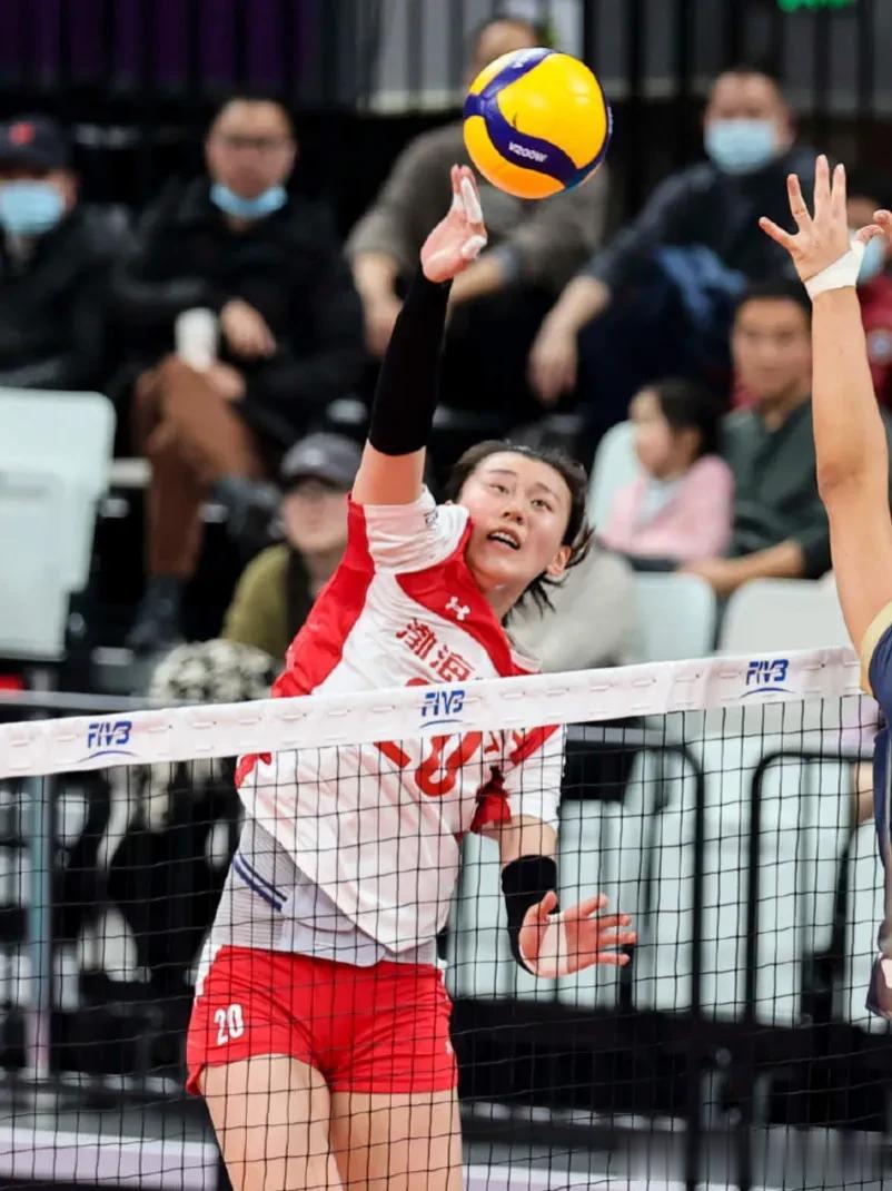 在刚刚结束的2023世界女子排球俱乐部锦标赛季军争夺战中，代表中国出战本届世俱杯