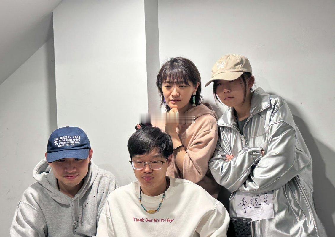 李逗逗直播 吃瓜不设限，快乐随时在线！但别让娱乐止于热闹，用心补课才能收获成长。