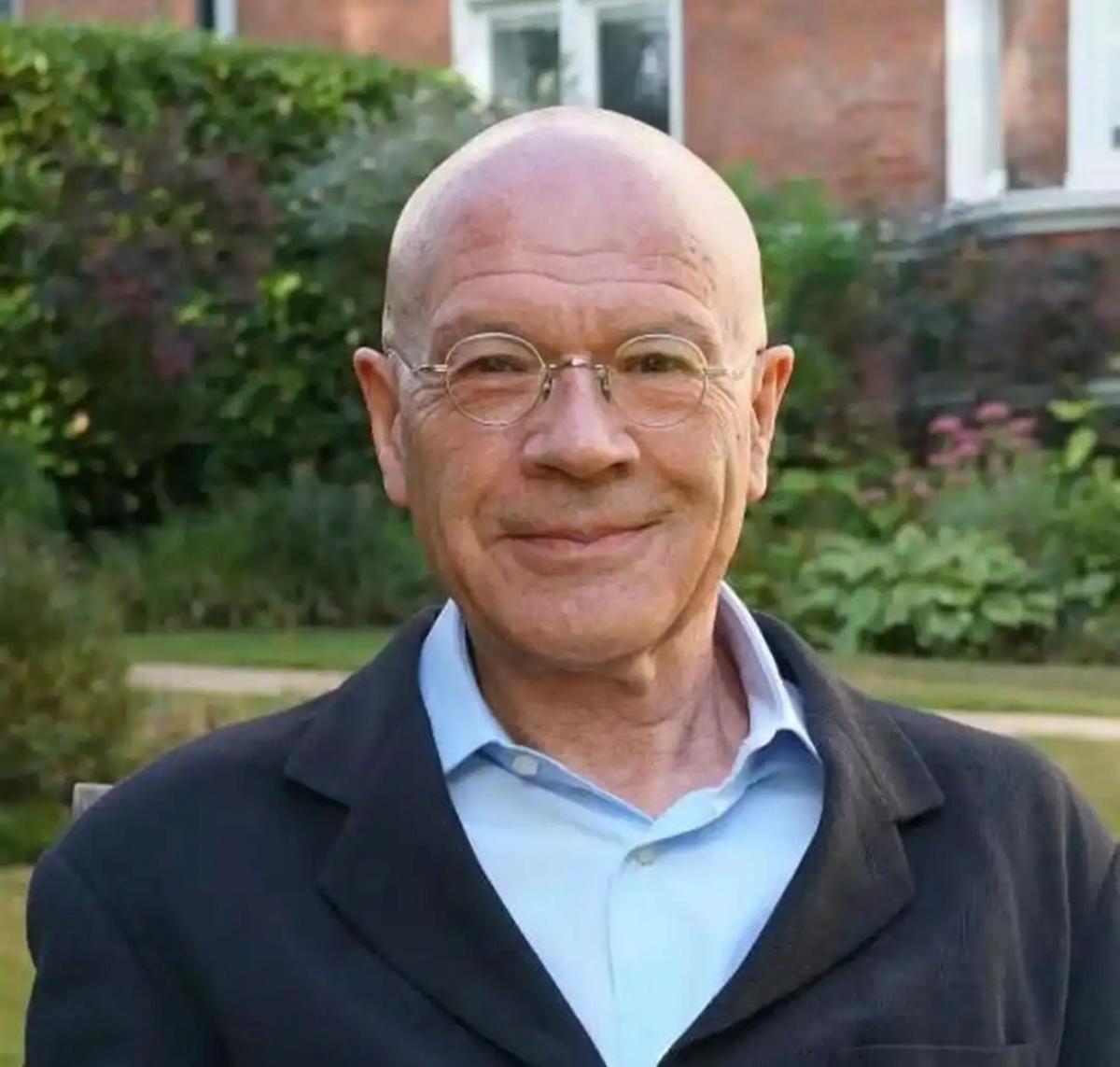 复旦大学的演讲台上，一位80岁的英国老头吸引了全场目光。他叫马丁·雅克，在中国研