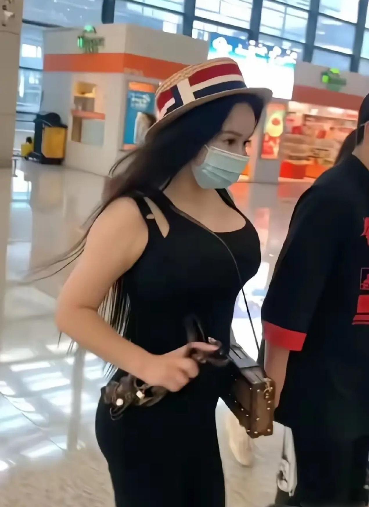 冉莹颖这身材是真实存在的吗，怎么会这么不协调。