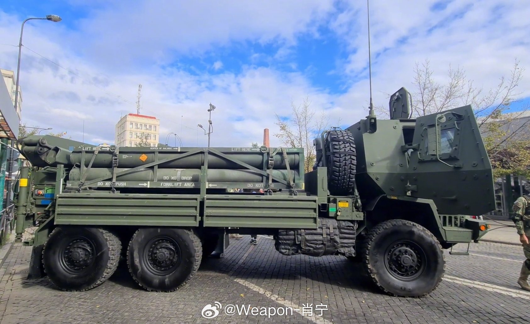 #兵器影像[超话]# M1084A1P2 弹药车，用于罗马尼亚 M142 HIM