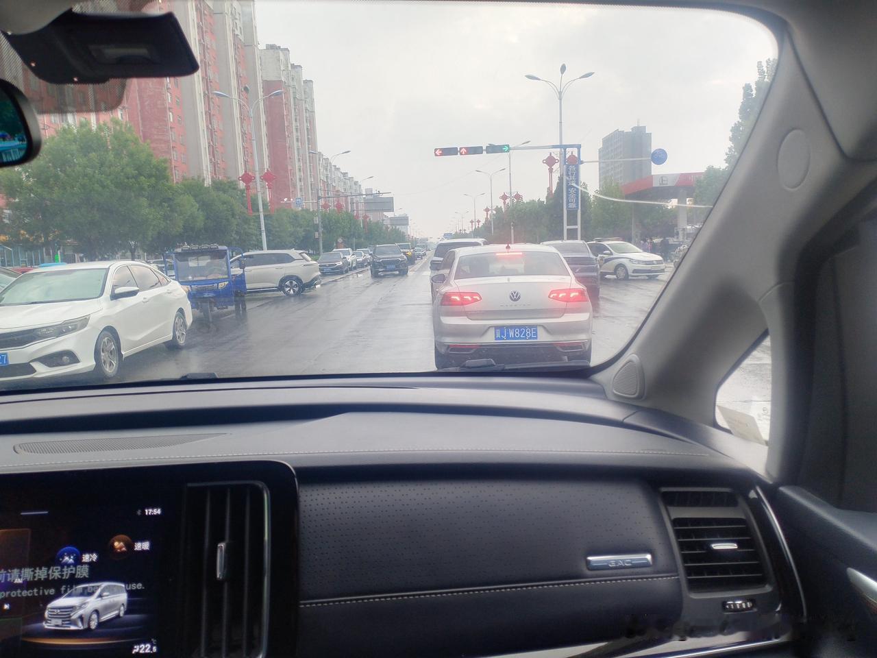 小区物业这样很好，虽说成本高，小区安全性提高了，不是本小区人很难进去，高科技产品