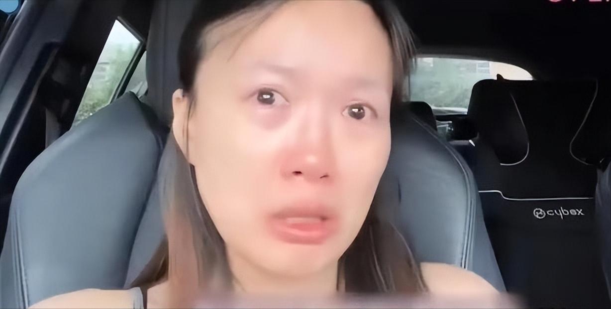 “就算在英国睡大街，我也不回中国”香港女教师不满制度，放弃4万多月薪，一怒离港，