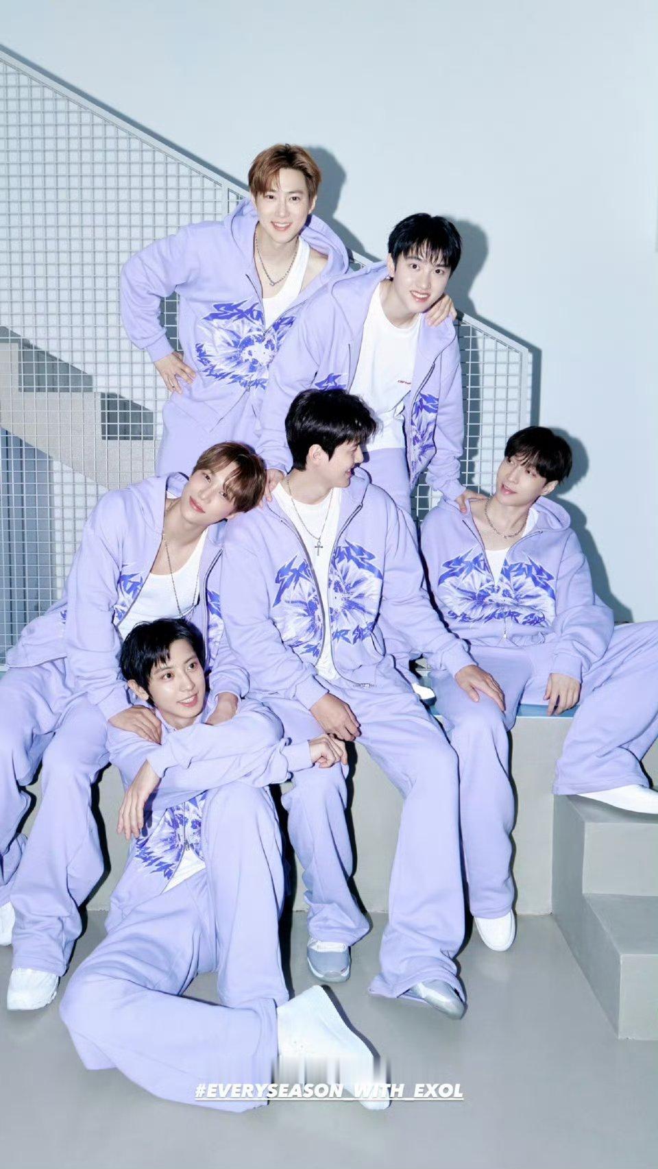 EXO台历终于要来了，张艺兴帅帅的很安心