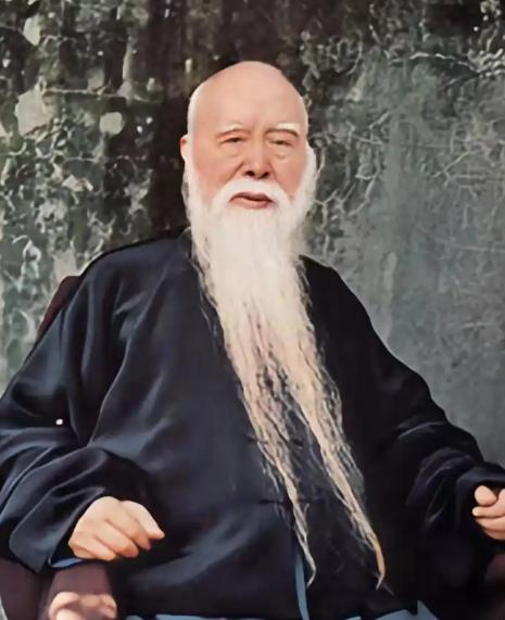 他在宴会上醉酒，写下“不可随处小便”六个字引来尴尬，清醒之后他调整了一下字的顺序