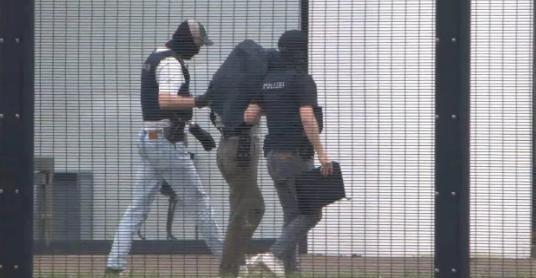 德国又耍流氓！5月20日对友好人士下黑手，24日又窜台叫嚣"别干涉"，背后算计太