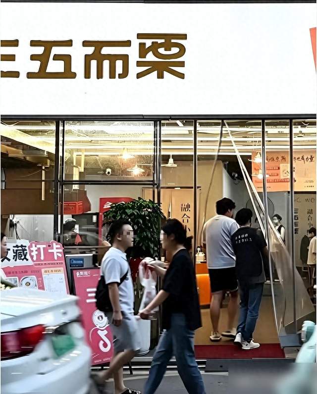 包吃住高薪专招残障，公益餐饮撞上现实账本，闭店是暂停吗？