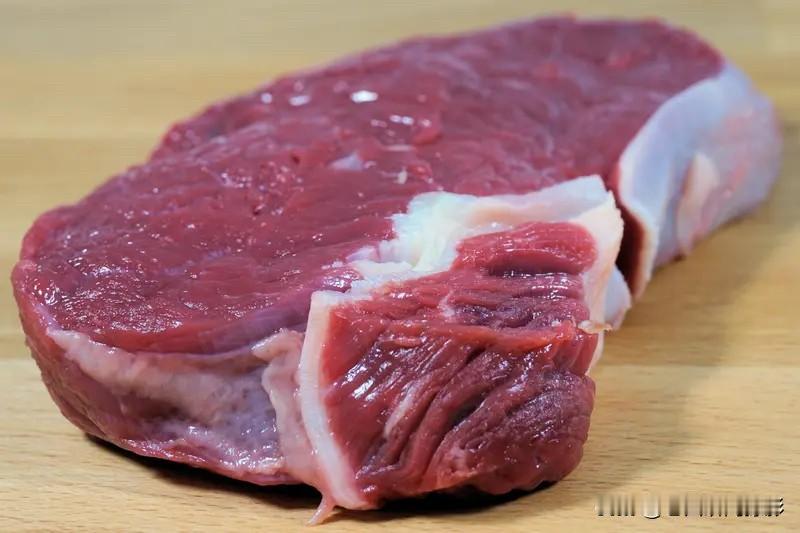 今日早上去拱星墩牛羊肉批发市场，看着牛肉新鲜，就买了3斤多一点，是牛腿肉，每斤牛